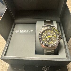 TAG HEUER FORMULA 1 CHRONOGRAPH 
Quartz, 43 mm, Steel
CAZ101AG.BA0842